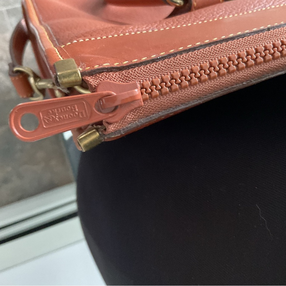 Vintage Dooney & Bourke Like New One Owner Clean Leather Satchel Crossbody Bag - Picture 6 of 7